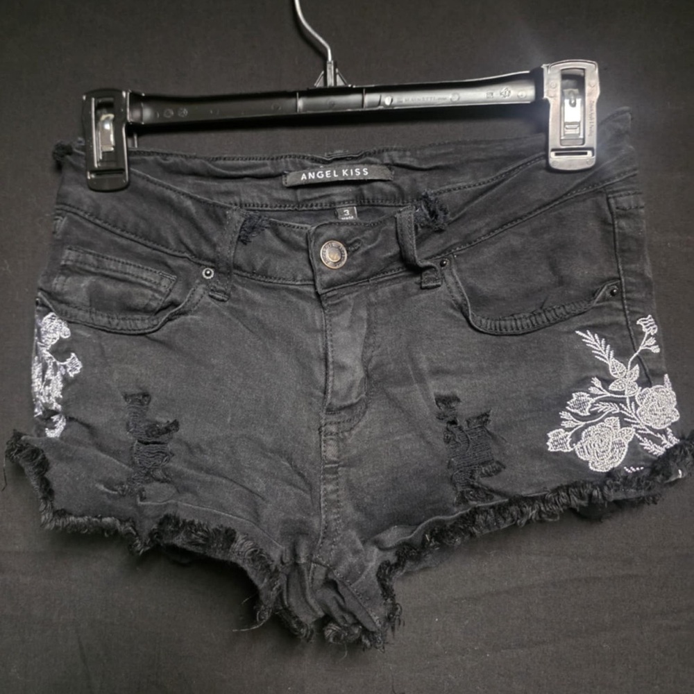 🖤🤍Angel Kiss Distressed Shorts